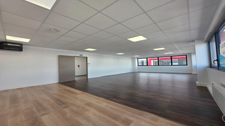 Ma-Cabane - Location Local commercial Chanteloup-en-Brie, 190 m²