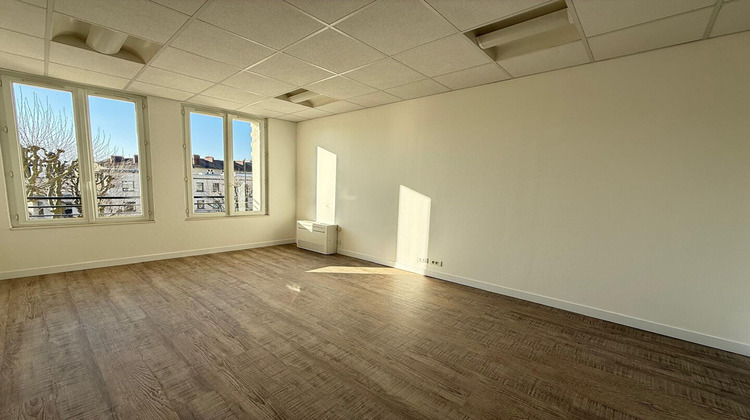 Ma-Cabane - Location Local commercial CHANTILLY, 53 m²