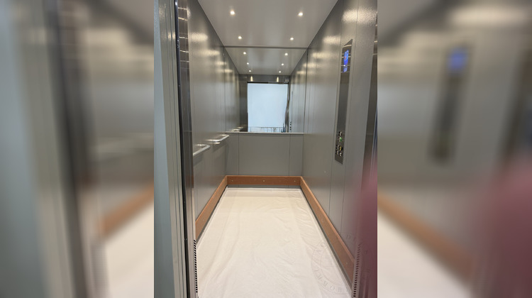 Ma-Cabane - Location Local commercial Chaponost, 118 m²