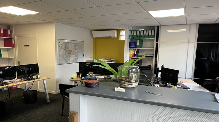 Ma-Cabane - Location Local commercial Chassieu, 310 m²