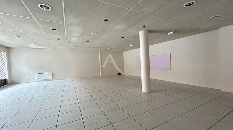 Ma-Cabane - Location Local commercial CHATEAU-GONTIER, 109 m²