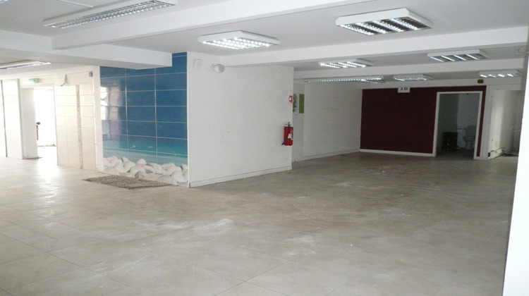 Ma-Cabane - Location Local commercial CHATEAUBERNARD, 740 m²