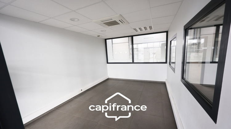 Ma-Cabane - Location Local commercial CHATELLERAULT, 740 m²