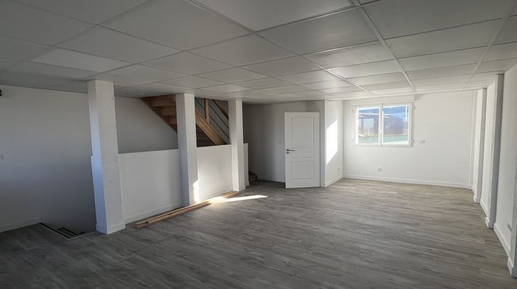 Ma-Cabane - Location Local commercial Civrieux, 92 m²