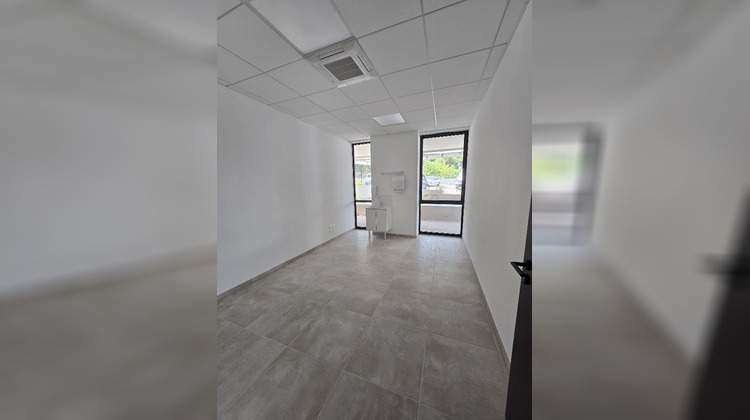 Ma-Cabane - Location Local commercial Clermont-l'Hérault, 61 m²