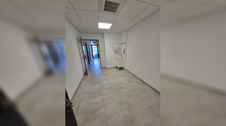 Ma-Cabane - Location Local commercial Clermont-l'Hérault, 61 m²