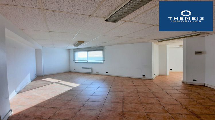 Ma-Cabane - Location Local commercial COIGNIERES, 49 m²