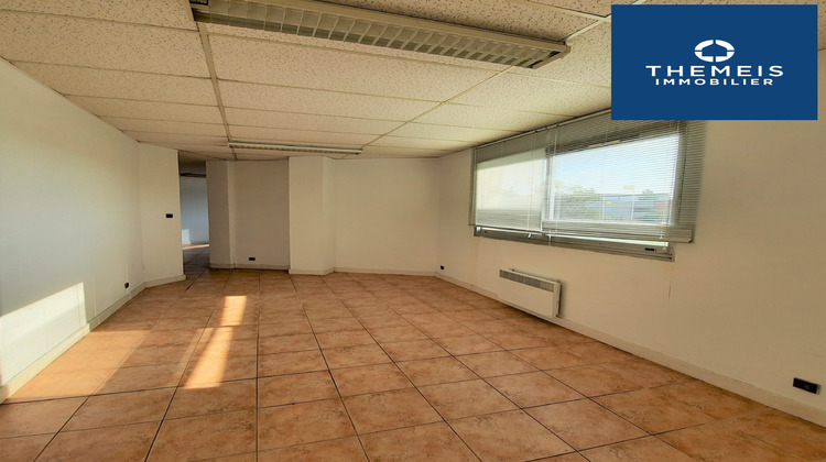 Ma-Cabane - Location Local commercial COIGNIERES, 49 m²