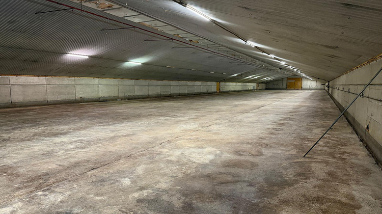 Ma-Cabane - Location Local commercial COMBRONDE, 1200 m²