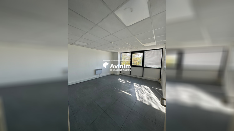 Ma-Cabane - Location Local commercial Combs-la-Ville, 1835 m²