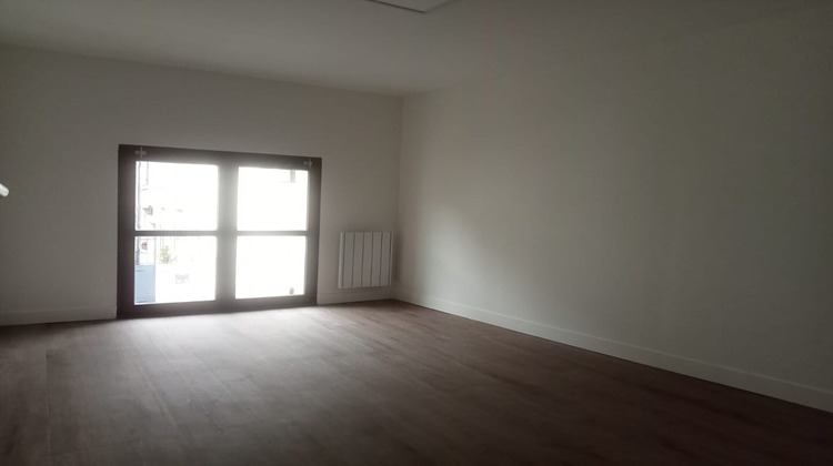 Ma-Cabane - Location Local commercial COMPIEGNE, 131 m²