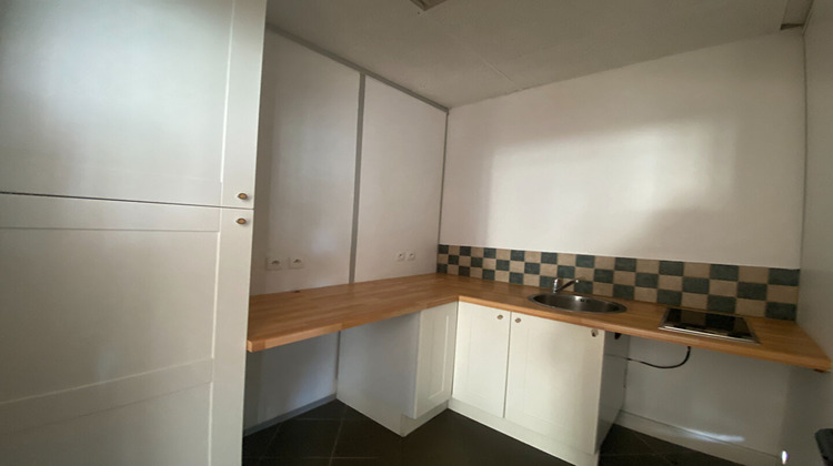 Ma-Cabane - Location Local commercial CORBEIL-ESSONNES, 100 m²