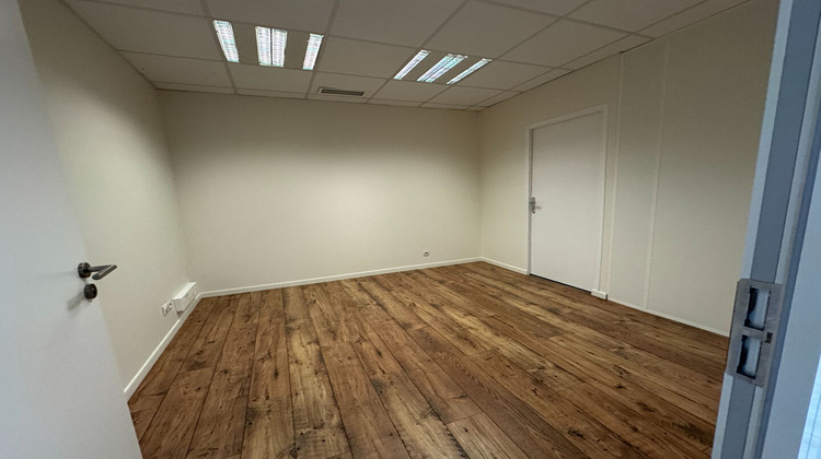 Ma-Cabane - Location Local commercial CORNEBARRIEU, 150 m²