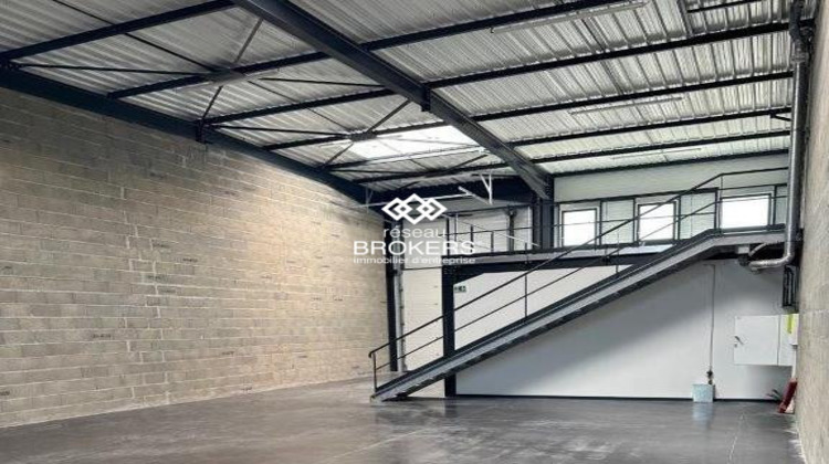 Ma-Cabane - Location Local commercial Décines-Charpieu, 325 m²