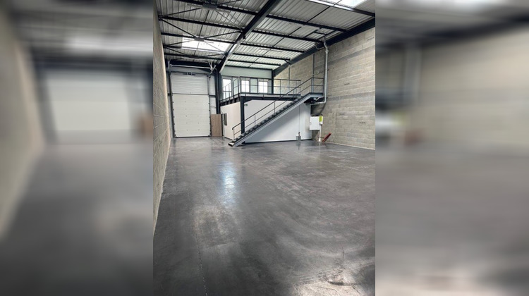 Ma-Cabane - Location Local commercial DECINES CHARPIEU, 325 m²