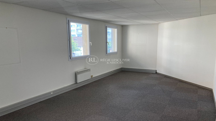 Ma-Cabane - Location Local commercial DECINES-CHARPIEU, 38 m²