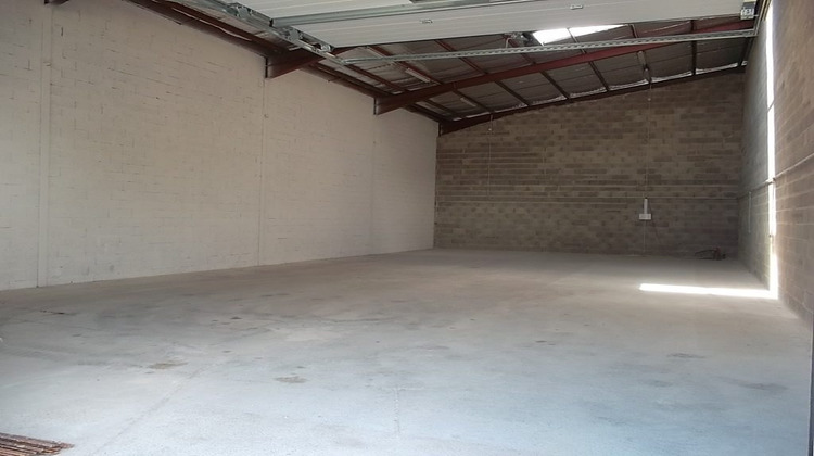 Ma-Cabane - Location Local commercial Décines-Charpieu, 215 m²