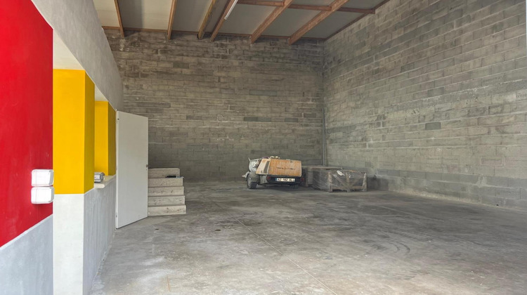Ma-Cabane - Location Local commercial Dompierre-sur-Mer, 150 m²