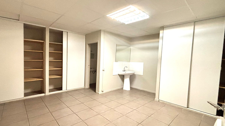 Ma-Cabane - Location Local commercial EGUILLES, 20 m²