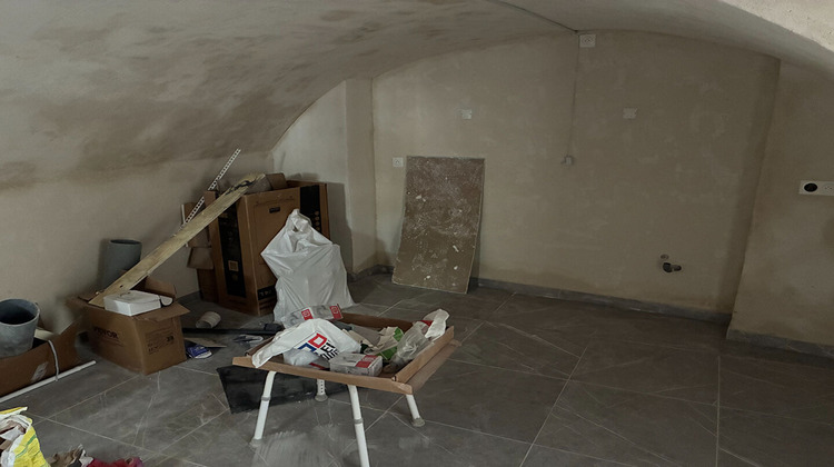 Ma-Cabane - Location Local commercial EYGUIERES, 37 m²
