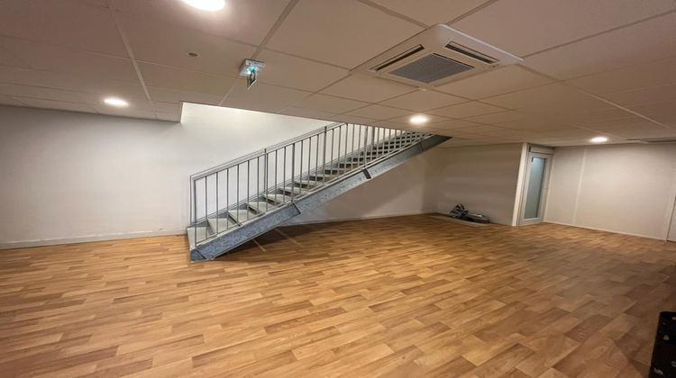 Ma-Cabane - Location Local commercial EYSINES, 320 m²