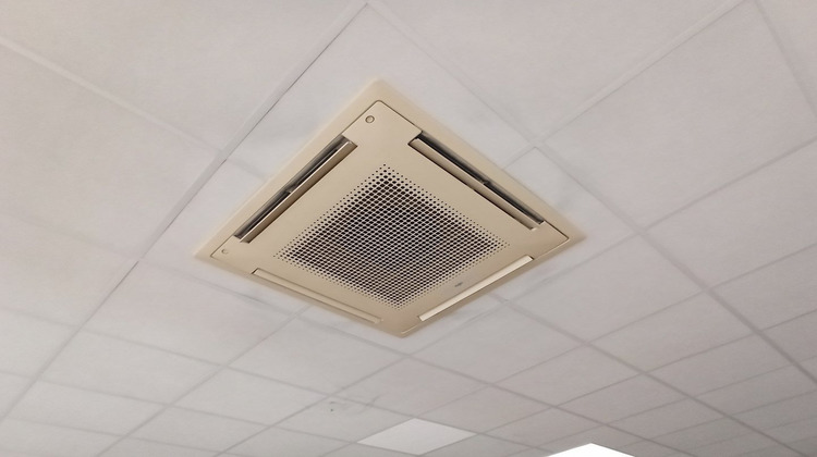 Ma-Cabane - Location Local commercial Feytiat, 325 m²