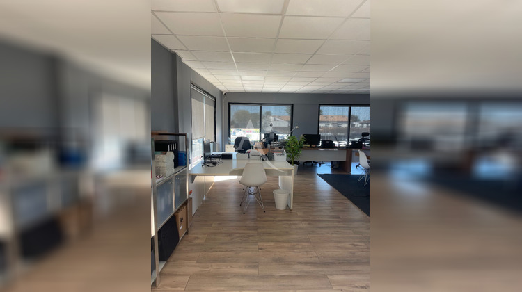Ma-Cabane - Location Local commercial FONBEAUZARD, 105 m²