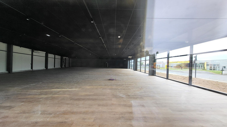 Ma-Cabane - Location Local commercial FONTENAY-LE-COMTE, 600 m²