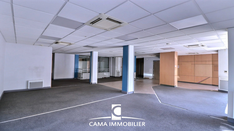 Ma-Cabane - Location Local commercial Fontenay-le-Fleury, 167 m²