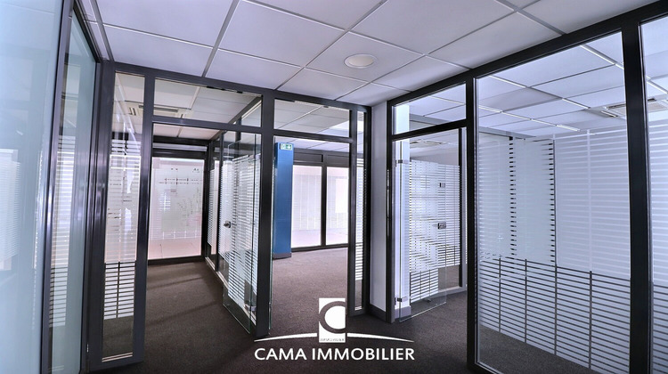 Ma-Cabane - Location Local commercial Fontenay-le-Fleury, 167 m²