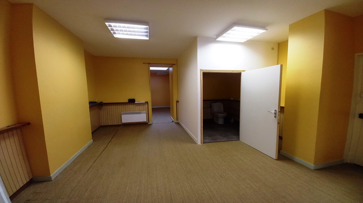 Ma-Cabane - Location Local commercial FOUGERES, 50 m²