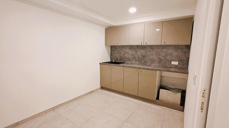 Ma-Cabane - Location Local commercial FREJUS, 80 m²