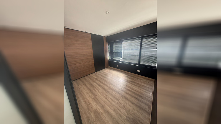 Ma-Cabane - Location Local commercial FREJUS, 112 m²