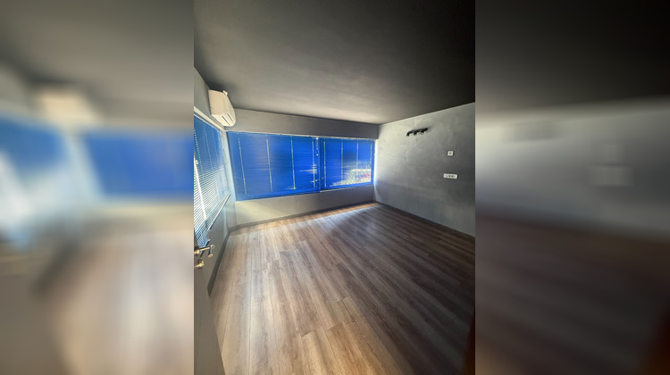 Ma-Cabane - Location Local commercial FREJUS, 112 m²