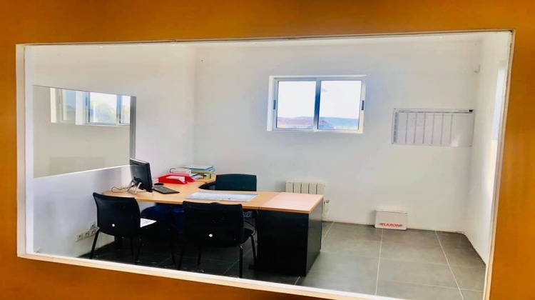 Ma-Cabane - Location Local commercial FRENEUSE, 63 m²