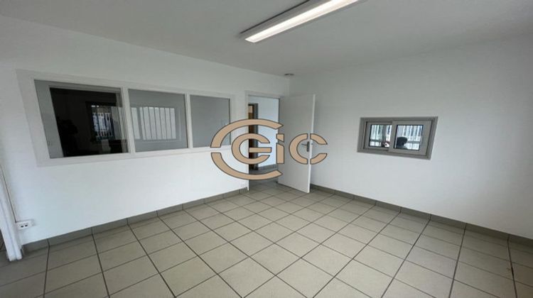Ma-Cabane - Location Local commercial Gargenville, 304 m²
