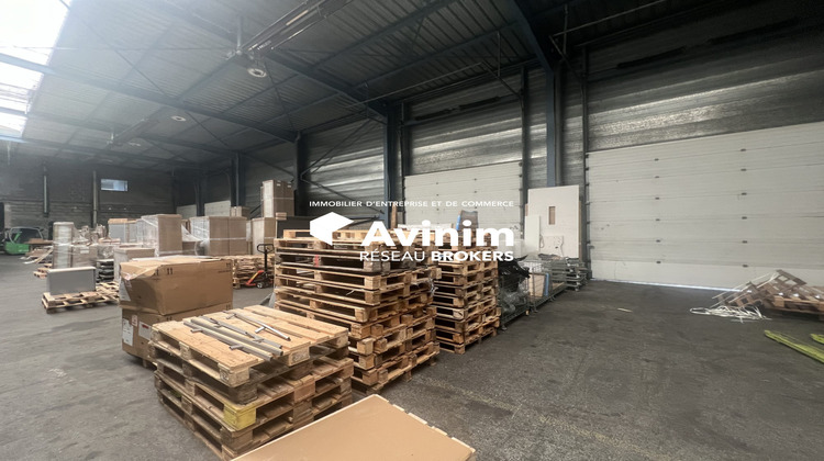 Ma-Cabane - Location Local commercial Genas, 1095 m²