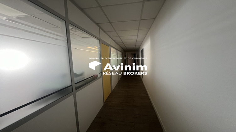 Ma-Cabane - Location Local commercial Genas, 1095 m²