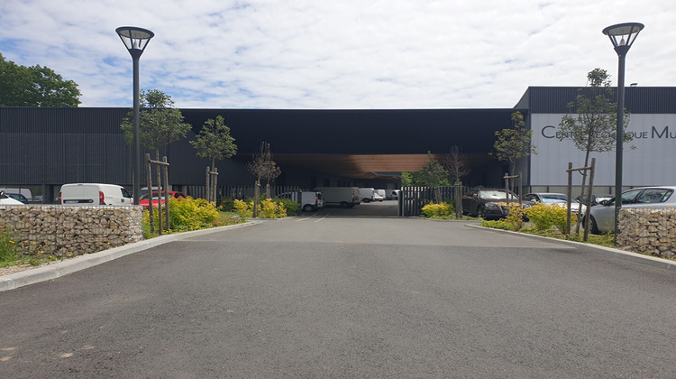 Ma-Cabane - Location Local commercial GRADIGNAN, 600 m²