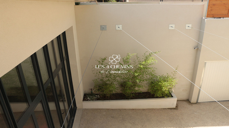 Ma-Cabane - Location Local commercial GREASQUE, 64 m²