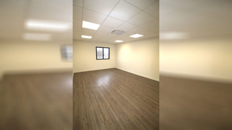 Ma-Cabane - Location Local commercial GRIGNY, 27 m²