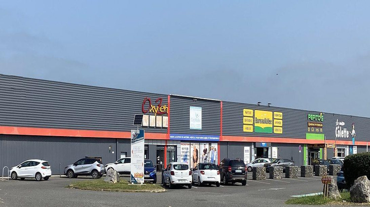 Ma-Cabane - Location Local commercial Ibos, 300 m²