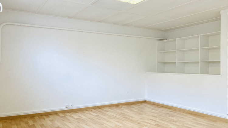 Ma-Cabane - Location Local commercial IVRY-SUR-SEINE, 15 m²