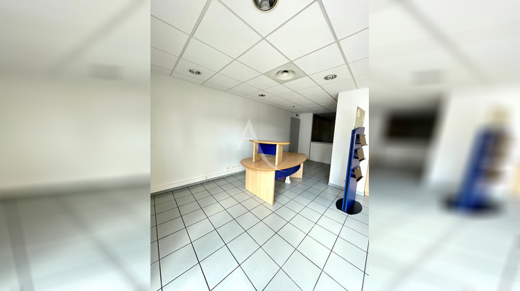 Ma-Cabane - Location Local commercial L'ISLE-JOURDAIN, 69 m²