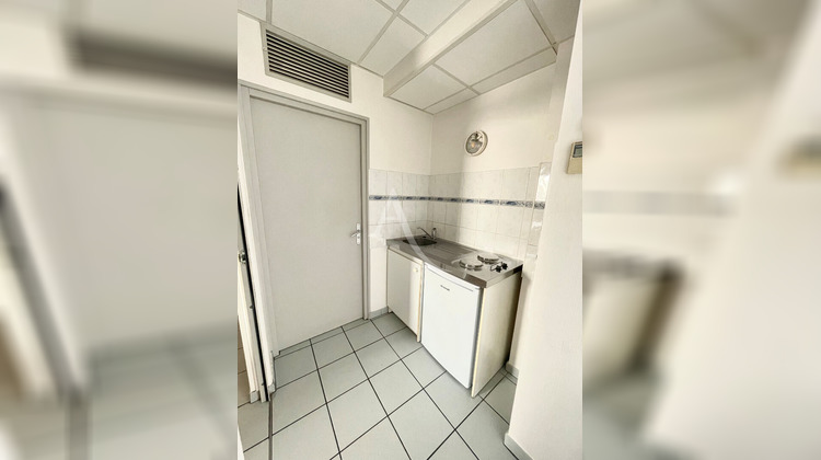 Ma-Cabane - Location Local commercial L'ISLE-JOURDAIN, 69 m²