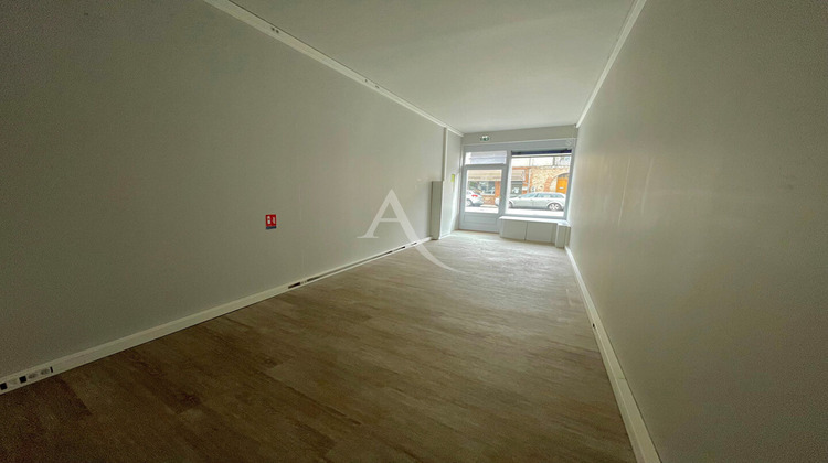 Ma-Cabane - Location Local commercial L'ISLE-JOURDAIN, 32 m²