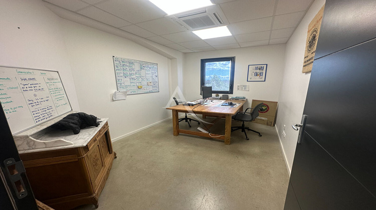 Ma-Cabane - Location Local commercial L'ISLE-JOURDAIN, 715 m²