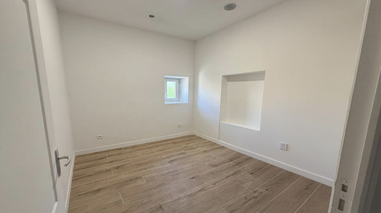 Ma-Cabane - Location Local commercial L'ISLE-SUR-LA-SORGUE, 55 m²