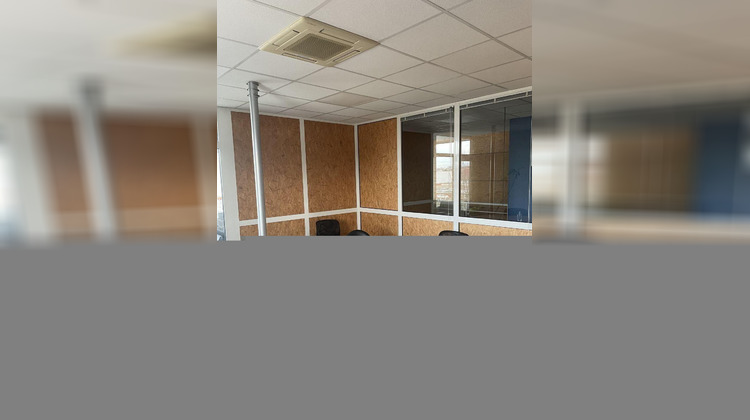 Ma-Cabane - Location Local commercial LA CHAPELLE SAINT LUC, 1385 m²