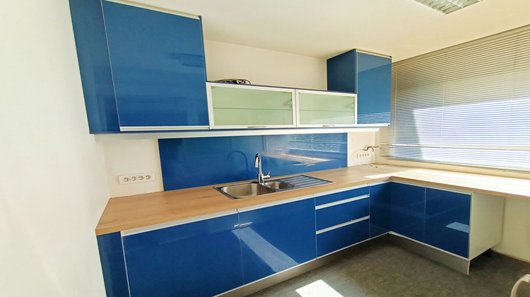 Ma-Cabane - Location Local commercial LA CHAPELLE-SUR-ERDRE, 79 m²